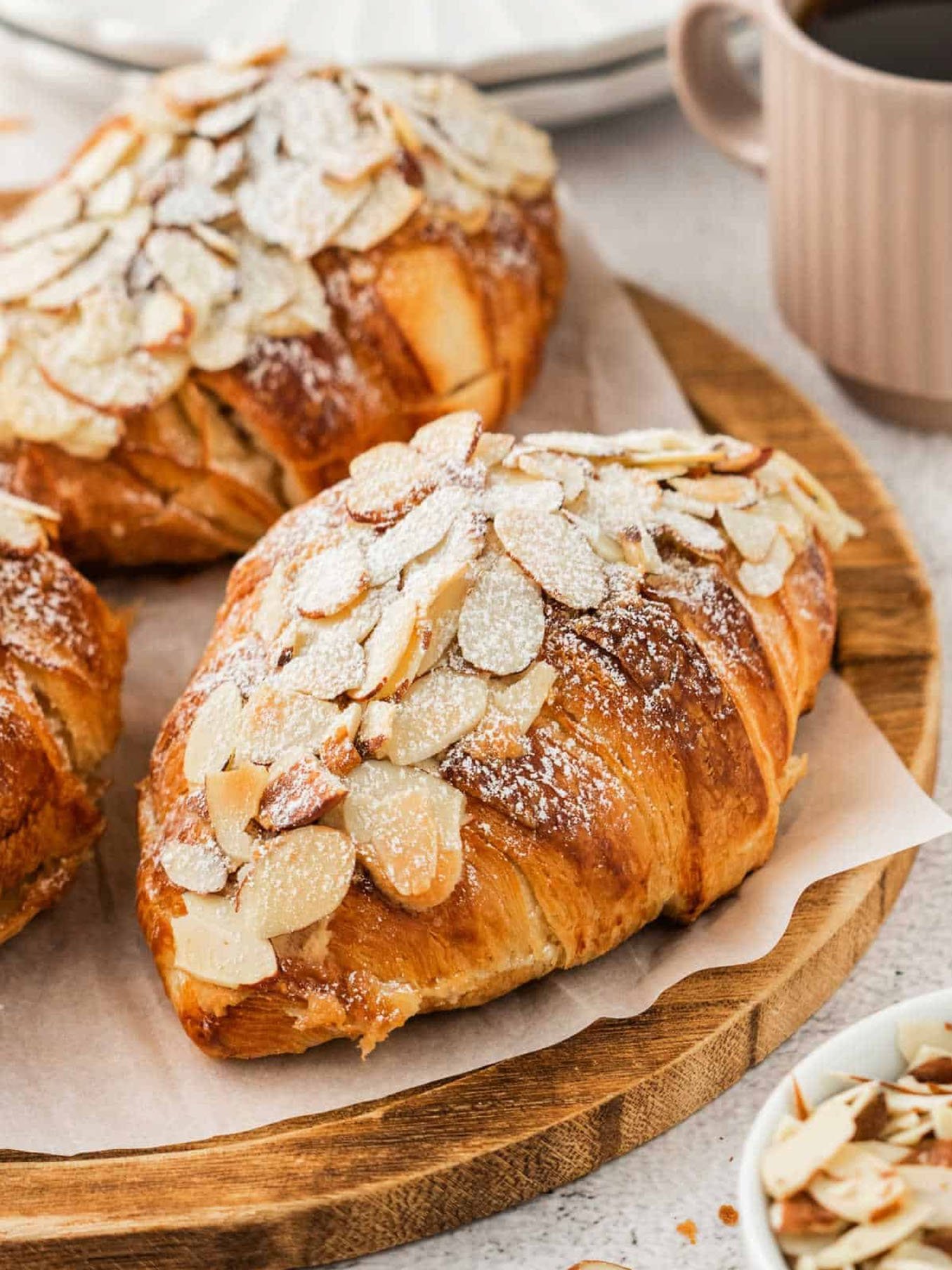 ALMOND CROISSANT 